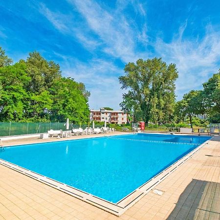 La Dolce Vita - Apartment With Shared Pool And Large Terrace Lido delle Nazioni Dış mekan fotoğraf