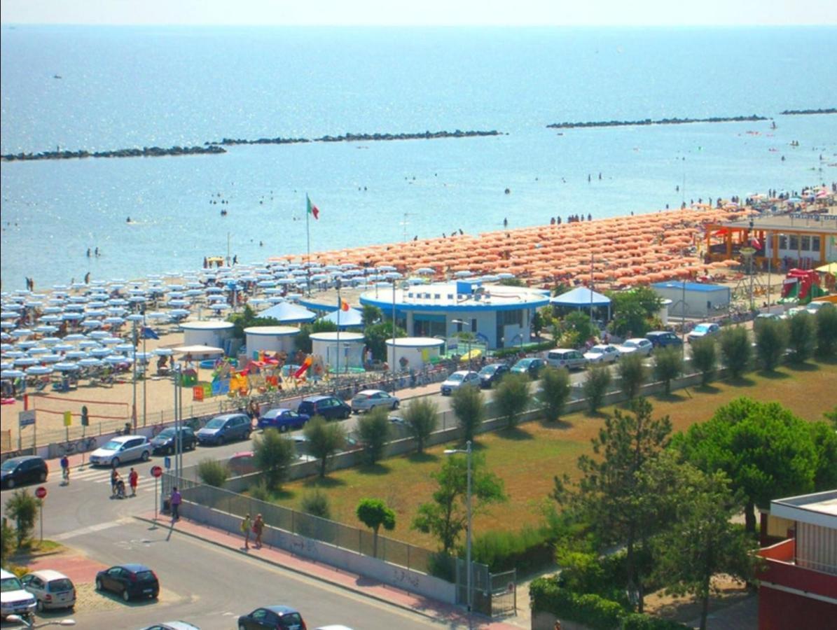 La Dolce Vita - Apartment With Shared Pool And Large Terrace Lido delle Nazioni Dış mekan fotoğraf