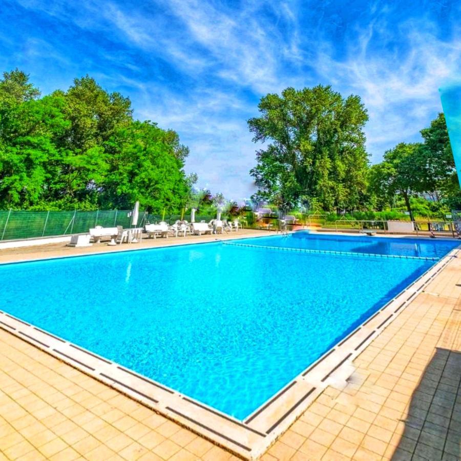 La Dolce Vita - Apartment With Shared Pool And Large Terrace Lido delle Nazioni Dış mekan fotoğraf