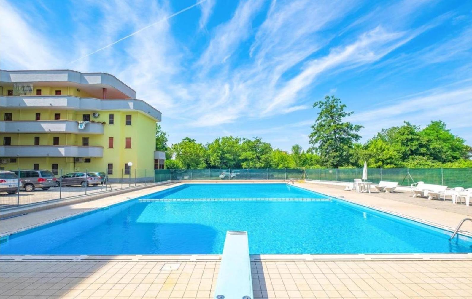 La Dolce Vita - Apartment With Shared Pool And Large Terrace Lido delle Nazioni Dış mekan fotoğraf