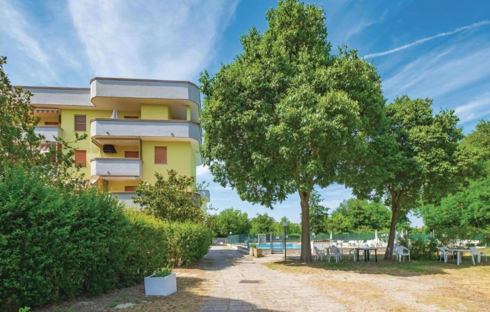 La Dolce Vita - Apartment With Shared Pool And Large Terrace Lido delle Nazioni Dış mekan fotoğraf
